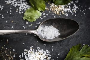 Как да намалим употребата на сол в храната